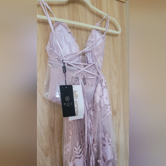 Lace Aplique Deep V Neck Trumpet Gown, size 6, Prom dress - Picture 4 of 16